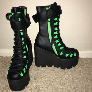 Toxic traitor boots